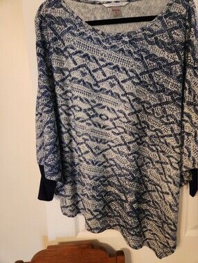 NYGUARD, Blue and White Knit Patterned asymmetrical top sz 1X